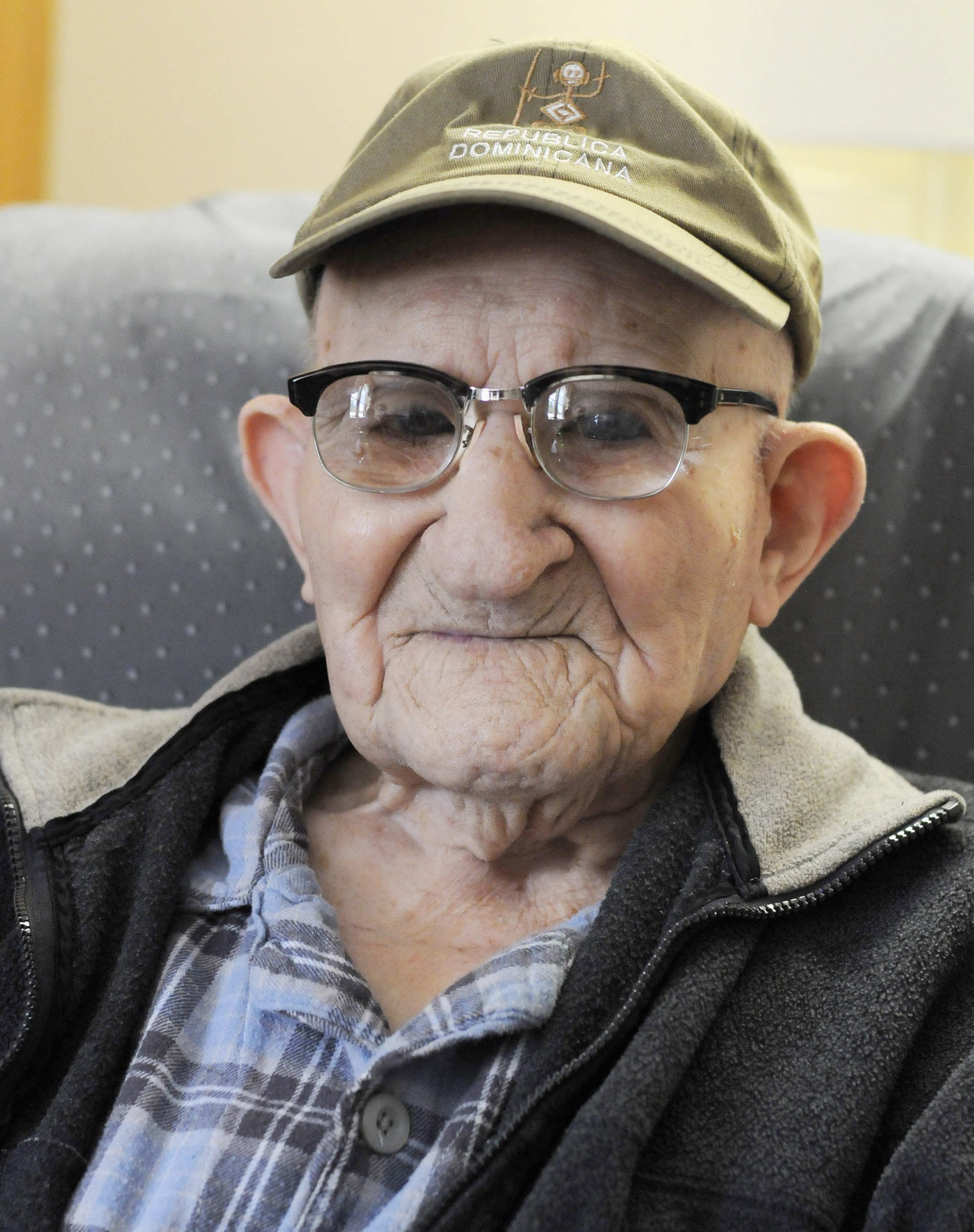 9 старых мужчин. Салустиано Санчес. Старый человек. Пожилой мужчина. Дед 90 лет.