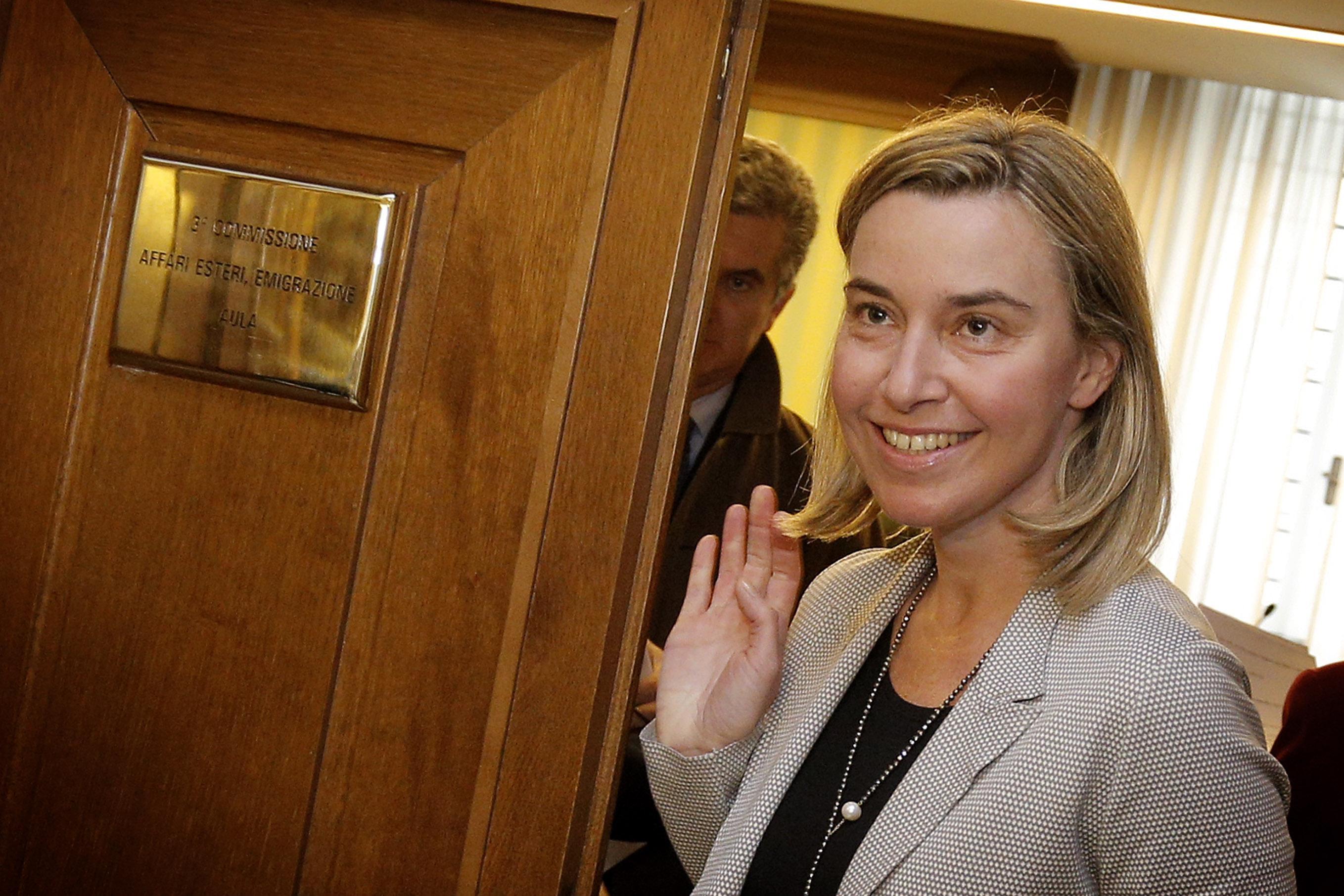 Mogherini Il Premier Non Cede L ipotesi Alfano Alla Farnesina 