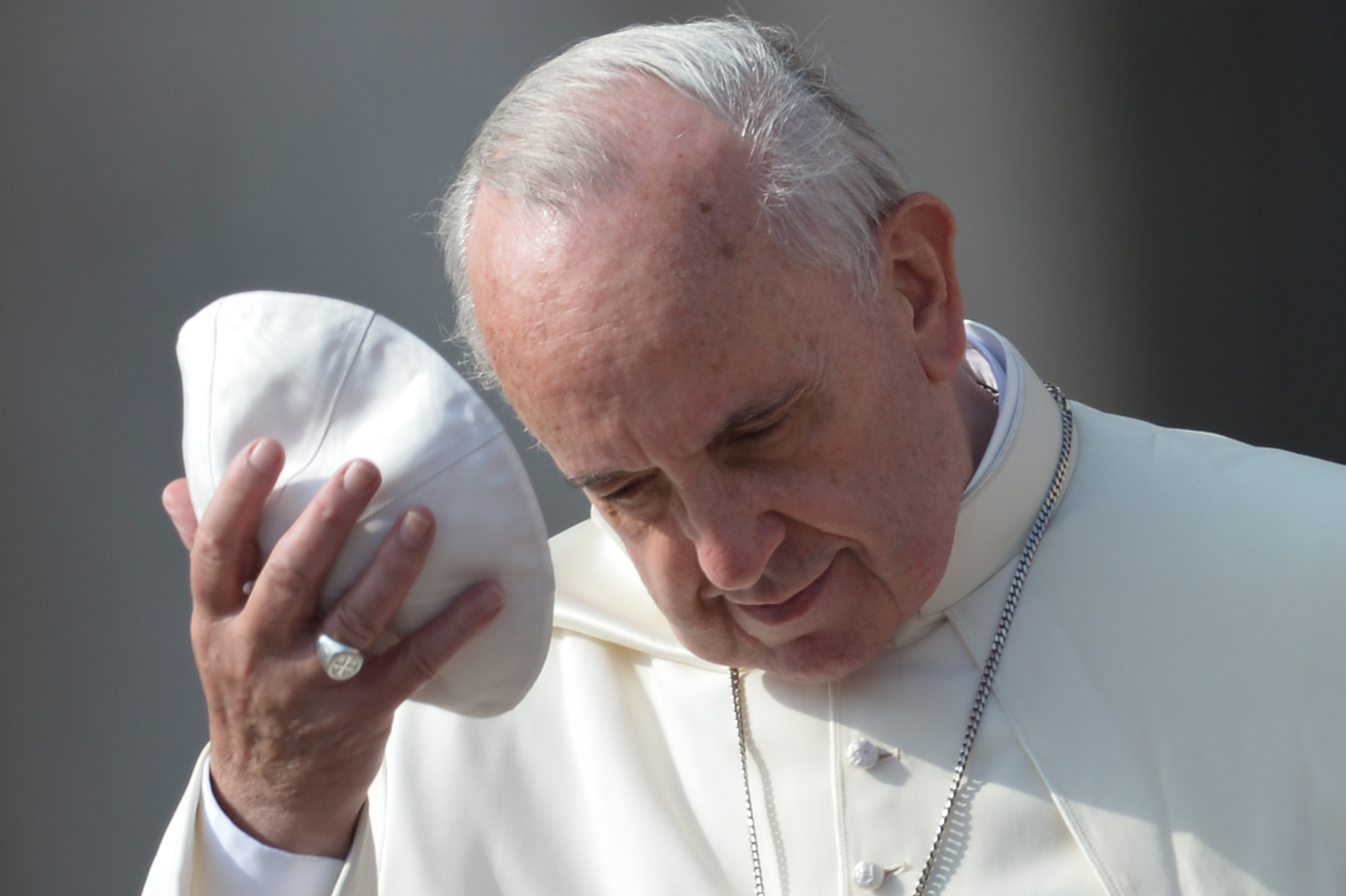 Il Papa Benedice I Libri Gender All Autrice Scrive Vai Avanti Il Vaticano Smorza I Toni Ilgiornale It