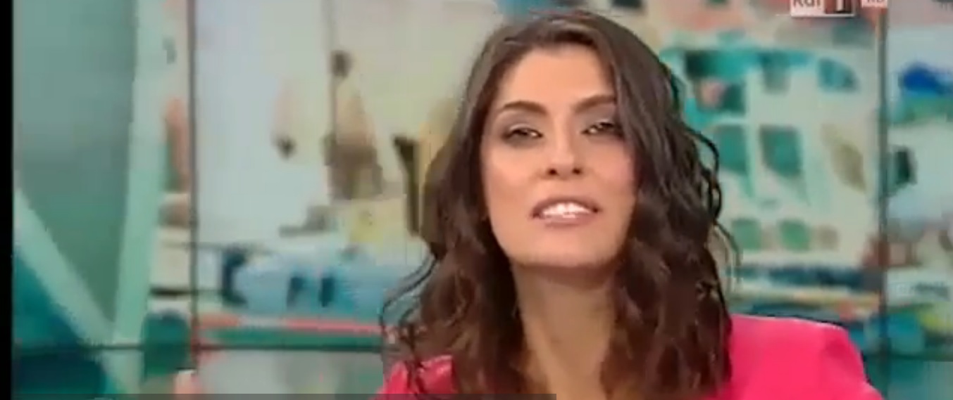 Elisa Isoardi chiude il programma e saluta i dirigenti Rai ...