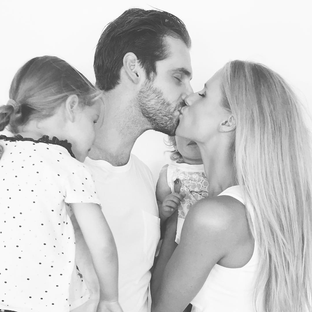 Michelle Hunziker a tutta famiglia: coccole con Tomaso e ...