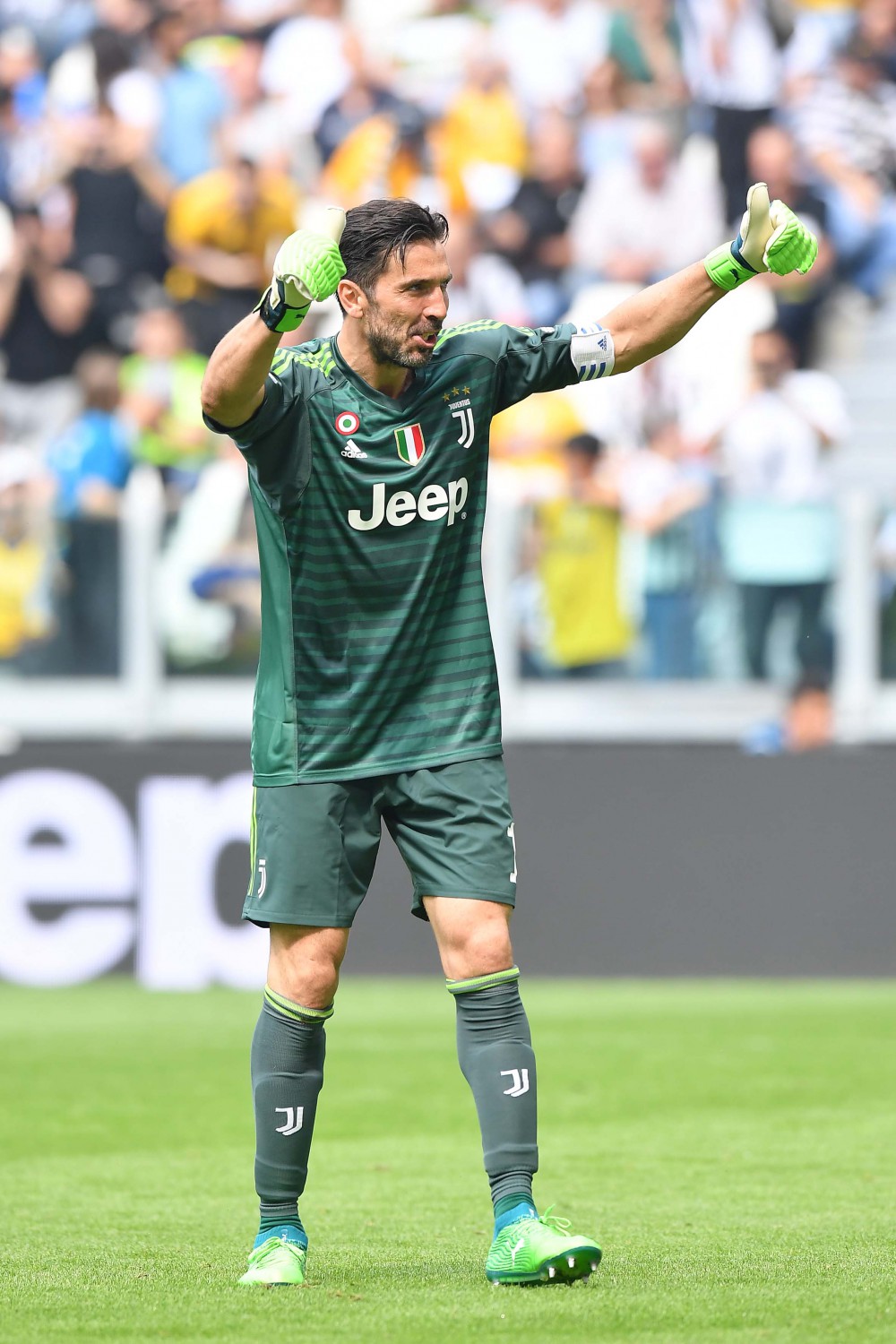 Gigi Buffon esce in lacrime. E dice addio alla Juventus ...