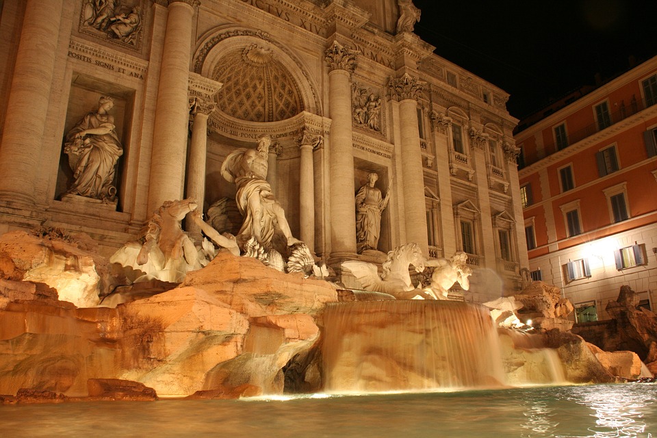 Come ne "La dolce vita" si fa il bagno nella fontana di ...