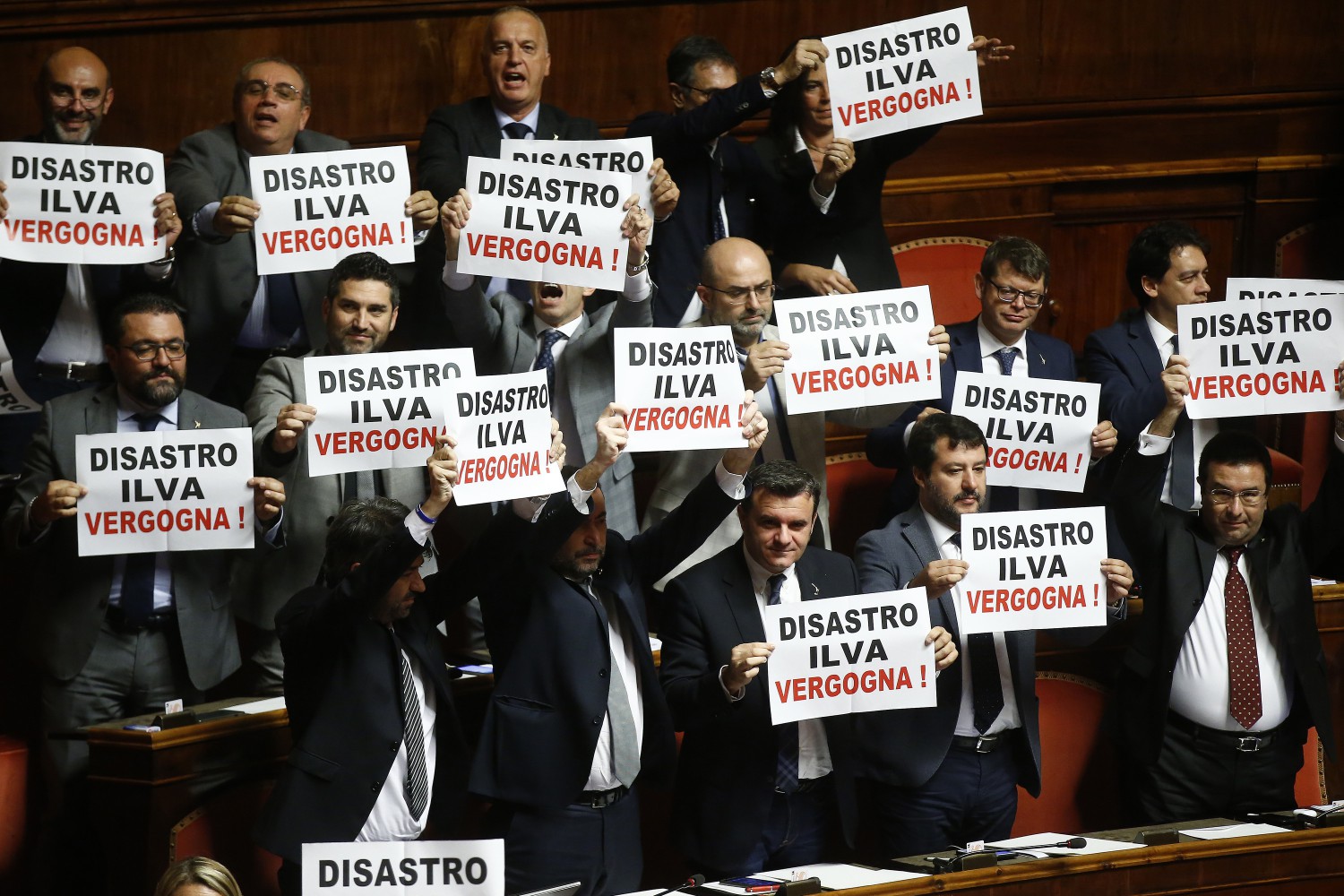 Ilva Protesta In Aula Della Lega A Casa Voi Non Gli Operai 