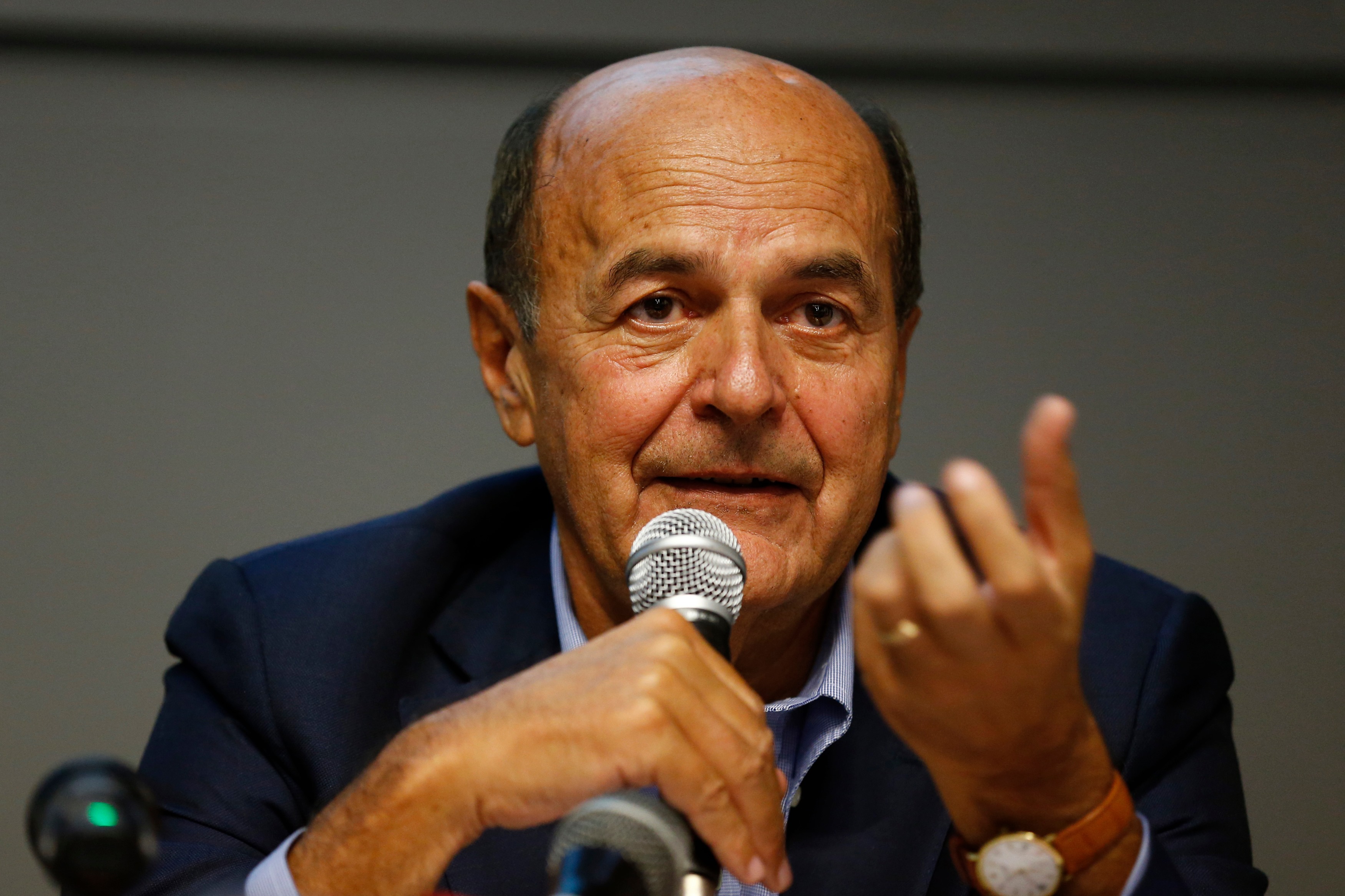 Virus Bersani Choc Col Centrodestra Al Governo Non Sarebbero Bastati I Cimiteri Ilgiornale It