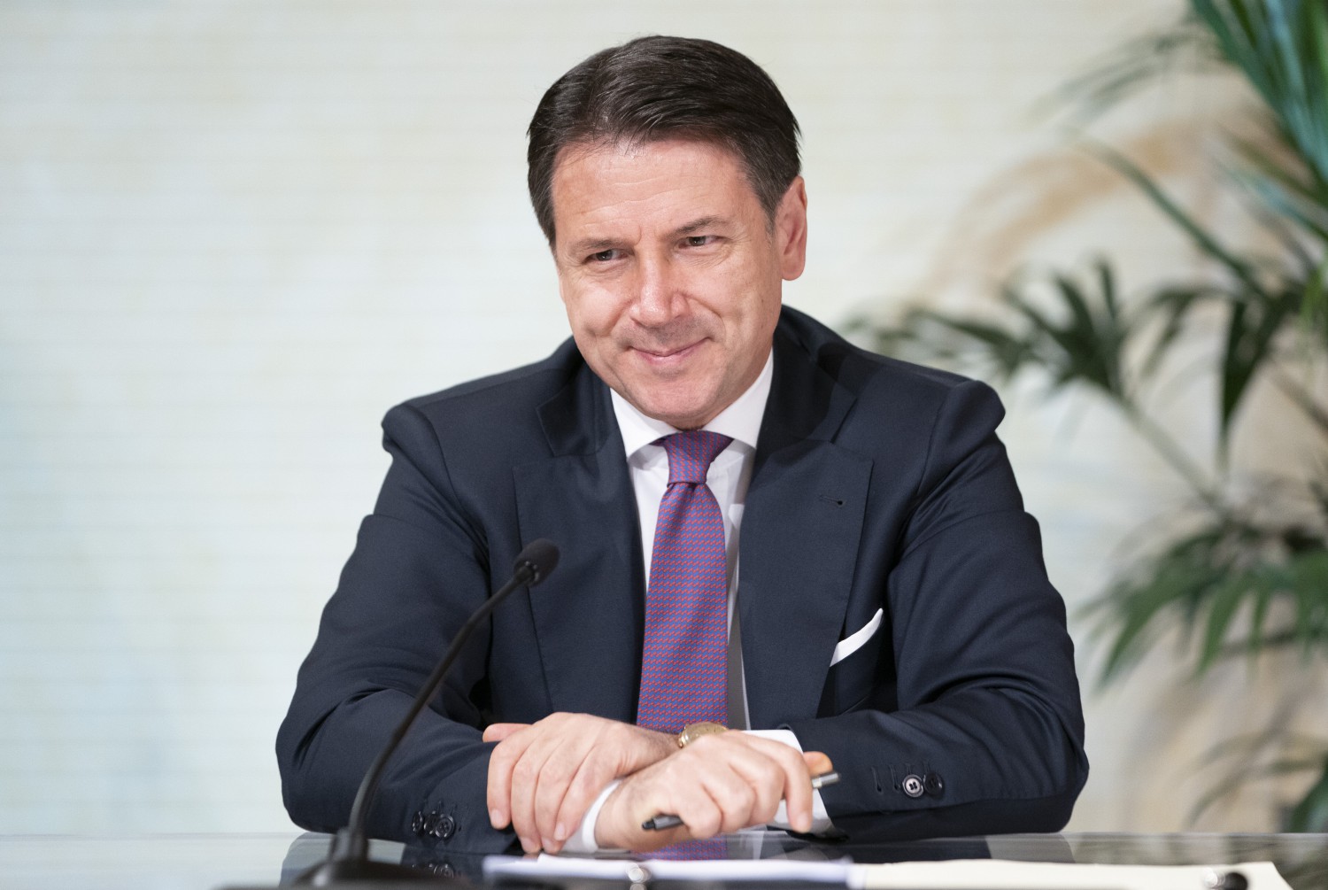 Arriva l'aumento per i dirigenti di palazzo Chigi: oltre mille euro in più al mese Arriva l'aumento per i dirigenti di palazzo Chigi: oltre mille euro in più al mese