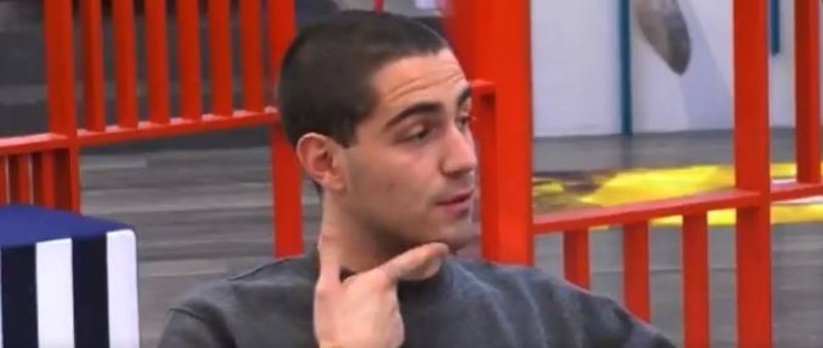 Ragazzo Lancia Peso Ad Un Altro Ragazzo