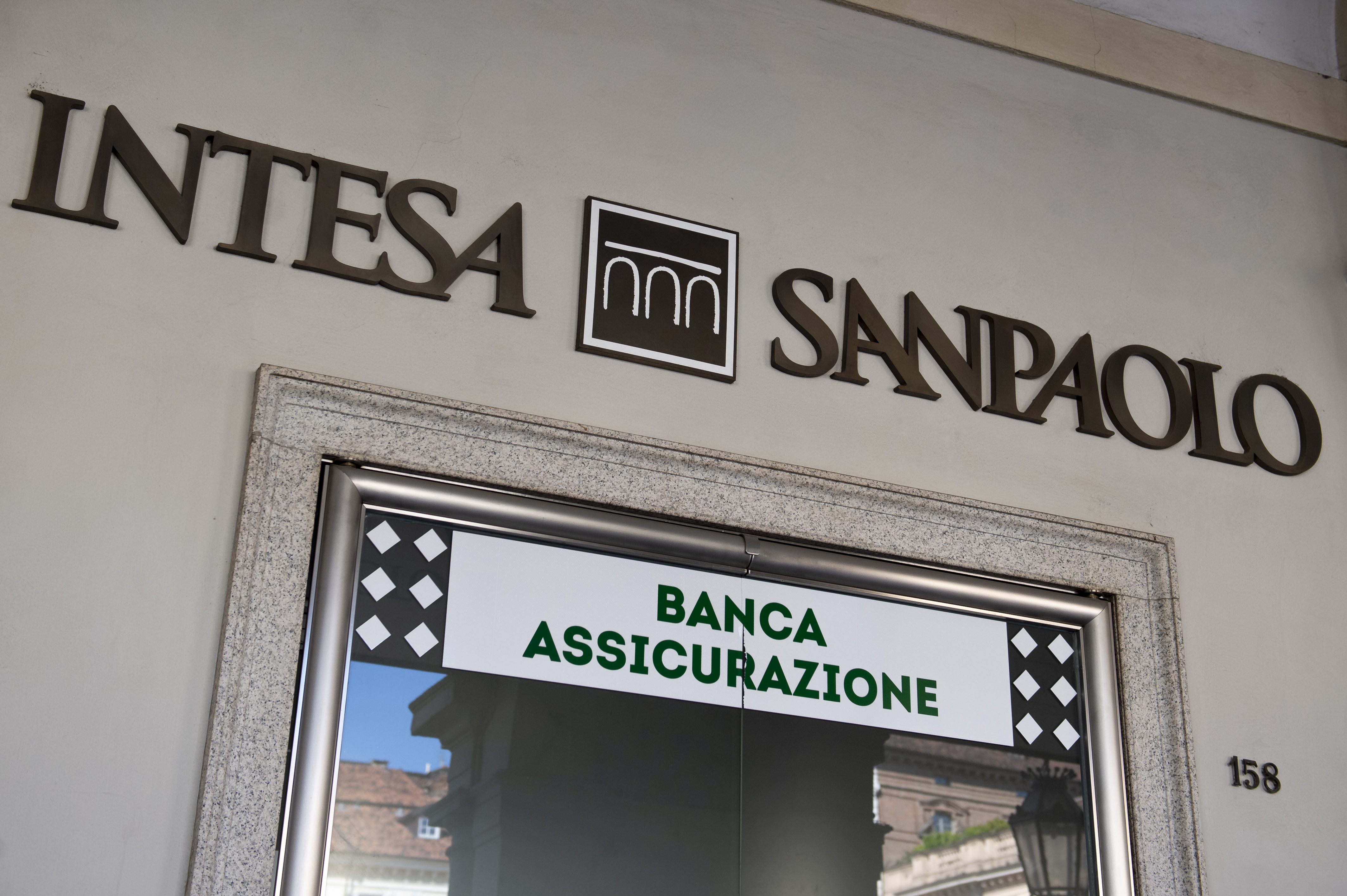 Банк Интеза совет директоров. Banca Intesa Italy app.