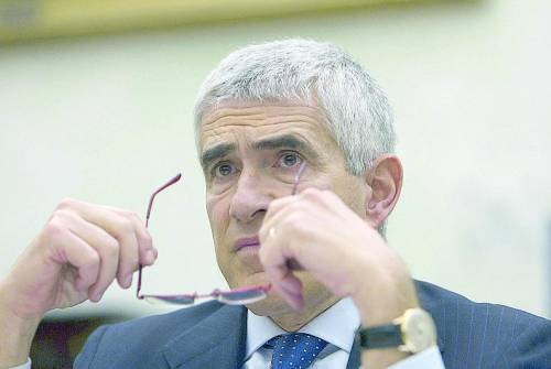 Casini nervoso con il Prof: la sua lista fa sparire l'Udc