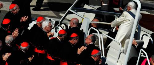Adesso che se n'è andato i prelati si ribellano al Papa