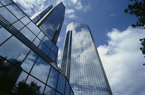 Deutsche Bank nella tempesta: Bundesbank avvia un'indagine sui derivati