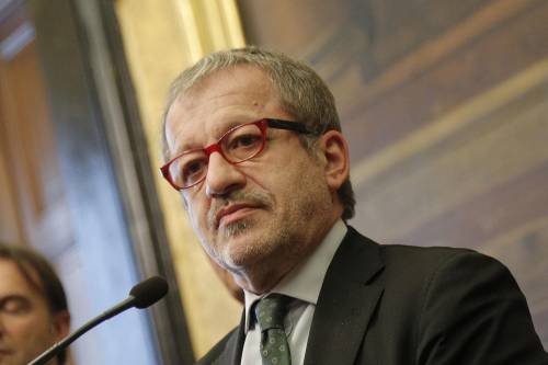 Dimissioni in massa, Maroni: "Lasciamo anche noi"
