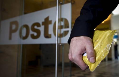 Milano, inscena rapina alle Poste. Ma la bomba è un pacco di riso