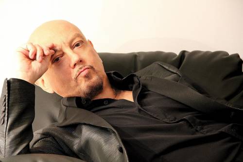 Enrico Ruggeri: "Nel mio Frankenstein canto le nostre ossessioni"