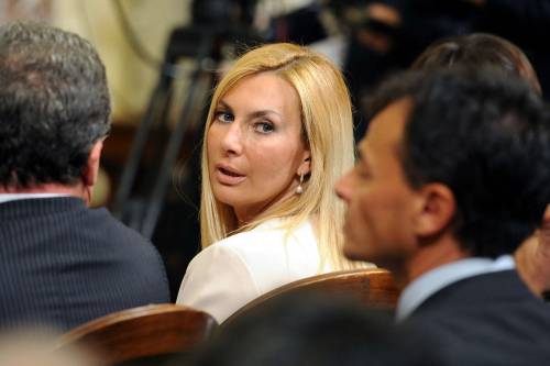Vince la lobby dei gay: Letta sposta la Biancofiore