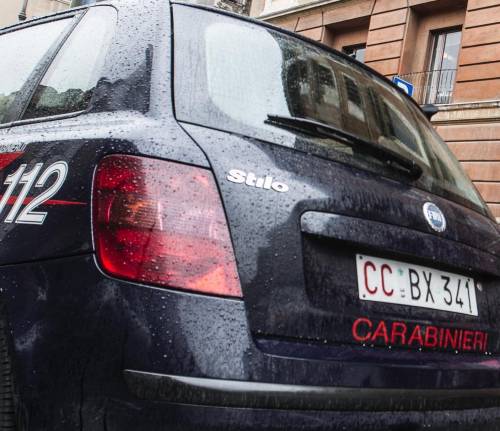 Per rubare l'auto mordono la proprietaria