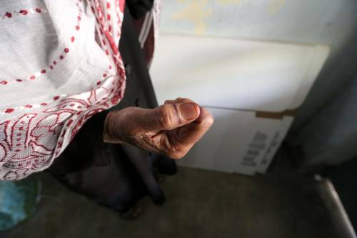 Pakistan, al via le elezioni: dieci morti in un attentato a Karachi