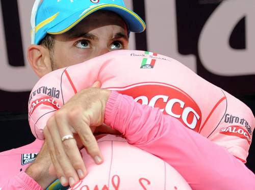 Primo arrivo in salita con Nibali in difesa
