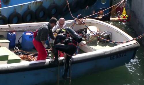 Genova, aperta la camera ardente. Si cerca ancora un disperso