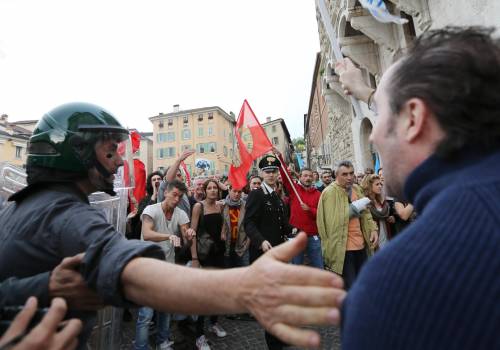 Urlano per Tortora, tacciono sulle botte