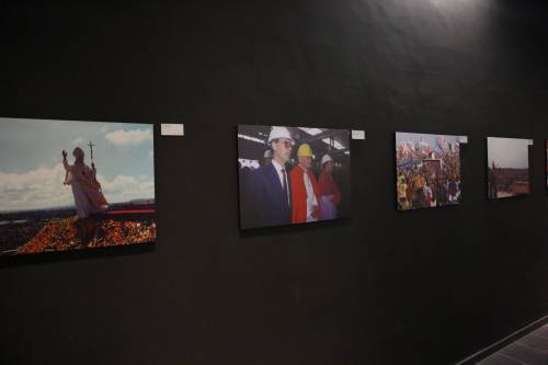 A MagicLand le foto e la voce di Giovanni Paolo II tra un giro e l'altro di giostra