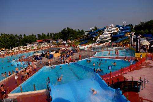 Islam, la rivolta delle donne "Ci hanno negato la piscina"