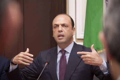 Alfano manda più agenti: "Sono qui e resteranno qui"