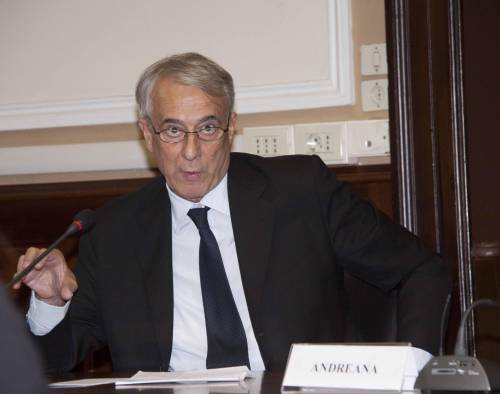 I centri sociali a Pisapia: "Non mantieni le promesse fatte in campagna elettorale"