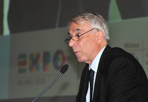 Violenza e rapine: Milano brucia ma Pisapia pensa a rom e Africa
