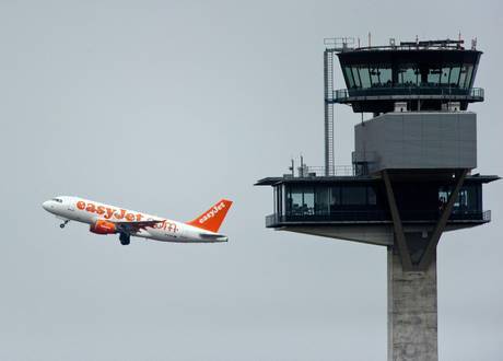 Si rompe finestrino in volo: atterraggio di emergenza a Malpensa