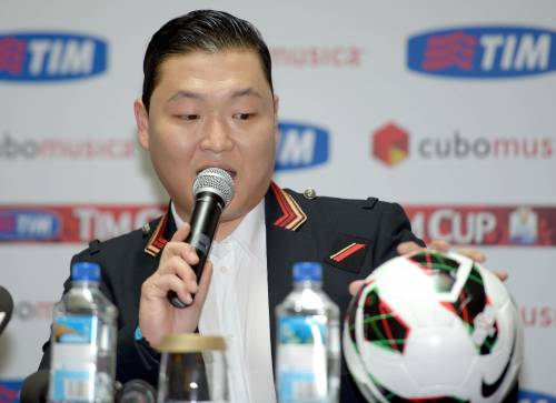 La prima di Psy a Roma: chiede noodle e sigarette