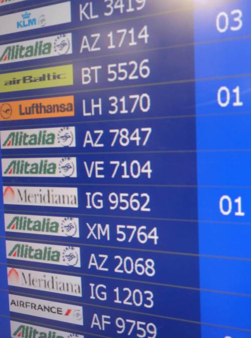 Aeroporti bloccati dallo sciopero Sea, cancellati 160 voli
