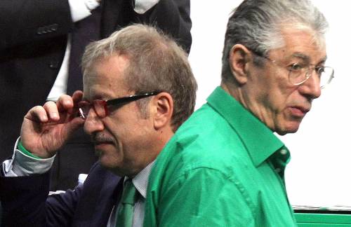 Lega, Bossi: "Voglio riprendermela". E Maroni: "Via se non è d'accordo"