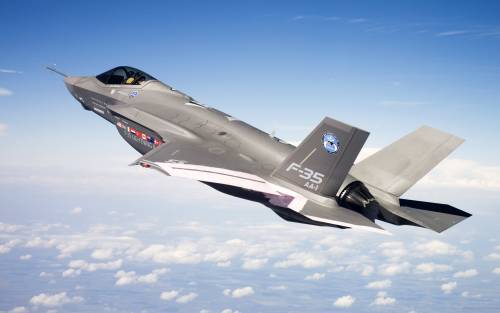 Figuraccia F-35: sconfitto da un vecchio F-16 in un test di guerra