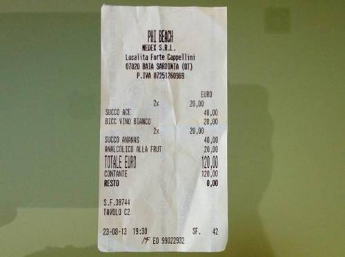 Sardegna, 4 succhi di frutta e un bicchiere di vino a 120 euro