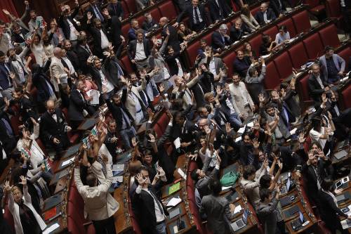 Riforme costituzionali, passa il ddl: protesta del M5S