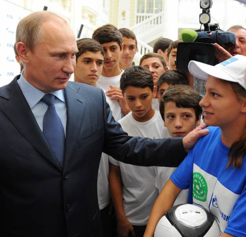 Putin: “Se Berlusconi fosse stato gay nessuno lo avrebbe toccato”