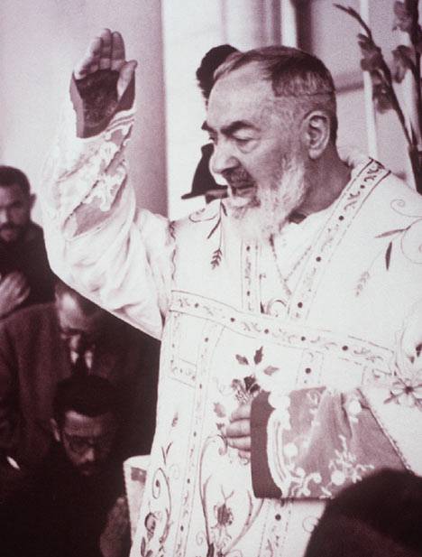 Padre Pio,l’ultimo sospetto. Con il Giornale tutta la verità sul padre con le stimmate