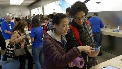 Apple, nel primo weekend venduti nove milioni di nuovi iPhone
