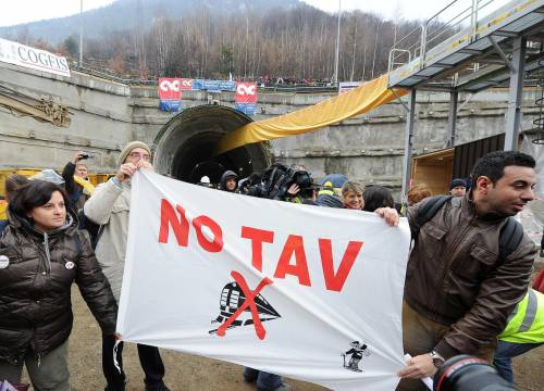 No Tav «benedetti» dalle nuove Br Alfano sfida i violenti