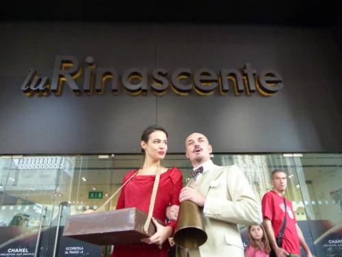 Blitz di D'Annunzio in Rinascente. A Milano "tra amore e battaglie"