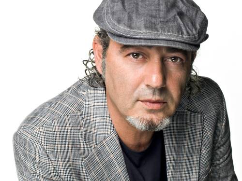 Duetti, "ospitate" e omaggi. La nuova vita degli album