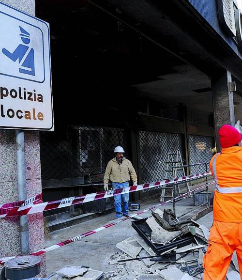 PADERNO DUGNANOBombe molotov contro la sede dei vigili urbani
