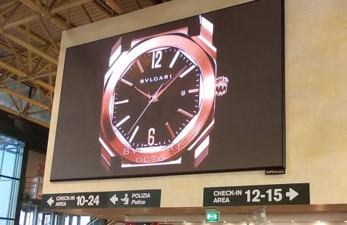 Il lusso Lvmh "decolla" sul maxischermo di Malpensa