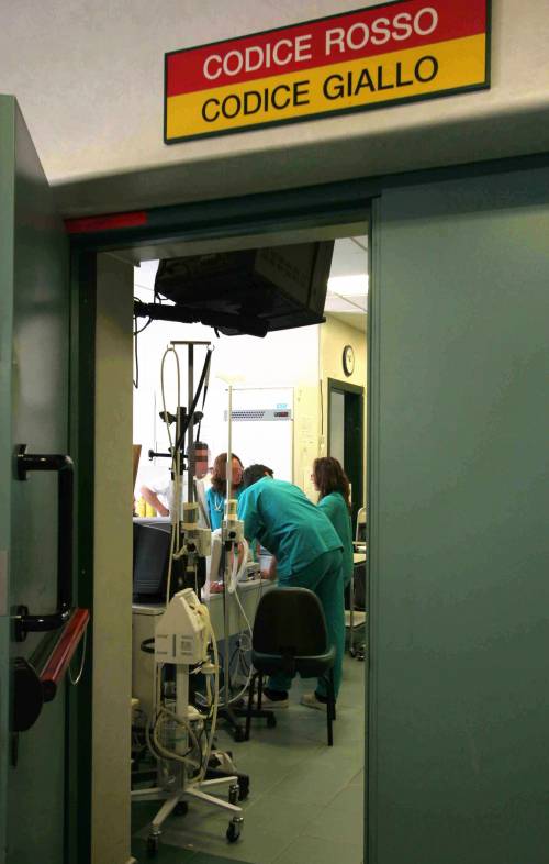 Tragico errore in ospedale: tagliato un dito a una neonata