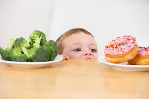 Lo studio scientifico: "Ecco perché i bimbi sorridono"