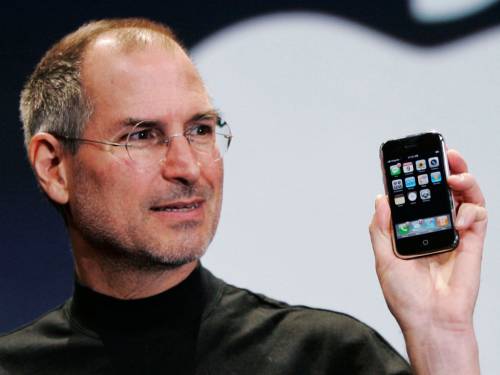 Apple oltre ogni limite. Vale più di 700 miliardi