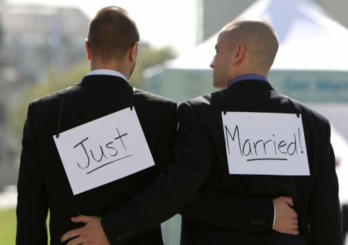 I giudici celebrano le prime nozze gay in Italia
