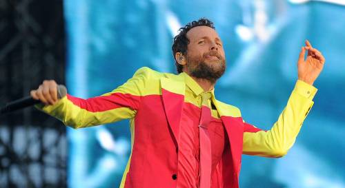 Jovanotti a gamba tesa contro Landini e Salvini