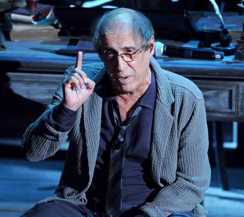 Celentano e il "Padre Nostro": "Dio, non lasciarci cadere..."